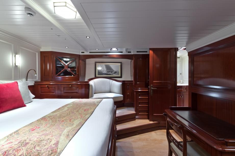 Yacht Rainbow